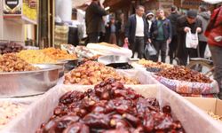 Uzman diyetisyenden iftar ve sahur arasında 2 litre su tüketimi önerisi