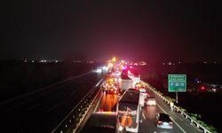 Sakarya'da 16 aracın karıştığı zincirleme kazada 4'ü ağır 13 yaralı: Olay yeri böyle görüntülendi