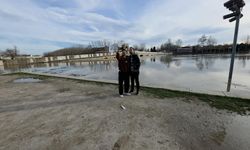 Edirneliler taşkın riski bulunan nehir kenarına akın etti