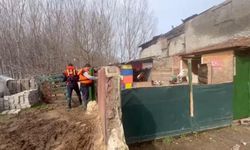 Taşkında mahsur kalan atlar için botlarla seferberlik