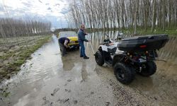 Edirne’de taşkın suları bedava yıkamaya dönüştü: Taşkını fırsata çevirdiler