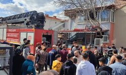 Yangında kuşları yanan çocuğu mahalle sakinleri teselli etti