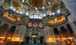 Bakan Ersoy açıkladı: "Ayasofya'da süreç devam ediyor, Sultanahmet'te çalışmalar tamamlandı"