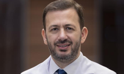 Uykuda tekme atmanın sebebi her zaman masum olmayabilir