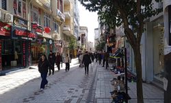 Sıcak Hava Cumhuriyet Caddesi’ni Hareketlendirdi