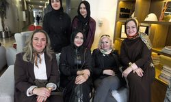 BAŞARILI ERKEĞİN ARKASINDAKİ KADIN