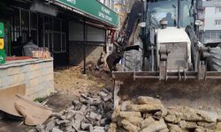 Büyükkarıştıran’da Yol ve Kaldırım Çalışmaları Sürüyor