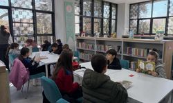 Bahçeşehir Koleji Öğrencilerinden Kütüphaneye Ziyaret