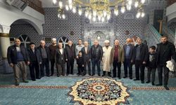 Vali Turan Vatandaşlarla Teravihte Buluştu