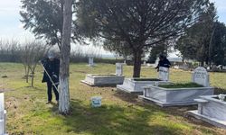 Büyükkarıştıran’da Mezarlıklarda Bakım Çalışması Yapıldı