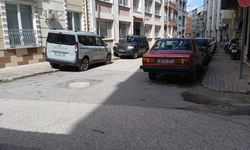 Çift Taraflı Park Geçişlere Engel Oluyor