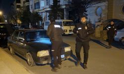 Gece yarısı kornası takılı kalan araç mahalleyi ayağa kaldırdı