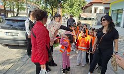 Köyceğiz’de minik öğrencilerden kadınlara anlamlı jest