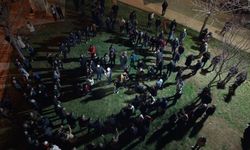 Davul ve klarnet eşliğinde geleneksel sahur halayı onlarca kişiyi buluşturdu