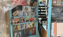 Müzik dünyasının geçmişine 20 yıldır topladığı plak ve kasetlerle ışık tutuyor