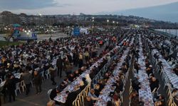 Tekirdağ'ın en büyük iftar sofrası: 8 bin kişi aynı anda orucunu açtı