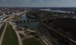 Tunca Nehri kıyısında toprak kayması: 50 metrelik alanda çatlaklar oluştu