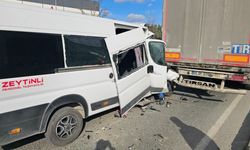 Çerkezköy’de işçi servisi tıra çarptı: 1’i ağır 4 yaralı