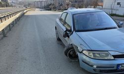 Keşan'da refüje çarpan otomobilin sürücüsü yaralandı