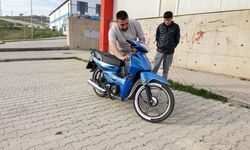 Abartı egzoz ile dolaştı, 58 bin lira ceza yiyince, "Devlet yakalar" mesajı verdi