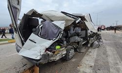 Freni patlayan tır dehşet saçtı: Öğrenci servisi dahil 7 araç birbirine girdi, 18 yaralı