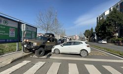 Tekirdağ'da otomobilin park halindeki cipe çarptığı kaza kamerada