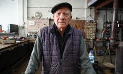 88'lik usta gençlere taş çıkarıyor