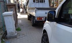 Kaldırıma Park Eden Araçlar Yaya Geçişini Zorlaştırıyor