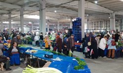 Çarşamba Pazarında Öğleden Sonra Hareketlilik