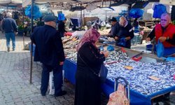 Cumartesi Pazarında Öğle Saatlerinde Yoğunluk
