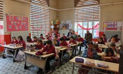 Özderin, Öğrencilerle Okuma Saatine Katıldı