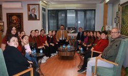 Başkan Yayla Tiyatro Ekibini Makamında Ağırladı