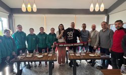 Milletvekili Sarıçam’dan Kadın Futboluna Destek