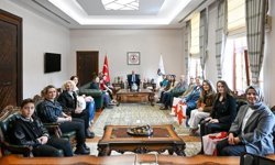 Vali Turan Başarılı Öğrencileri Makamında Ağırladı