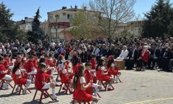 Başkan Erdem 23 Nisan Coşkusunu Öğrencilerle Paylaştı