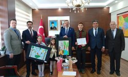 Başarılı Öğrenciler Kaymakamlıkta Ödüllendirildi