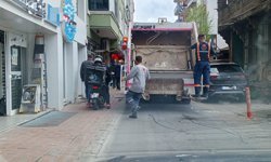 Motosikletler Kaldırıma Çıktı