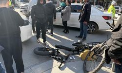 Otomobille çarpışan elektrikli bisiklet sürücüsü yaralandı