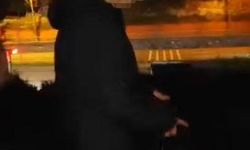 Küçükçekmece’de sokakta uzun namlulu silahla dolaştı, o anları kayda aldı