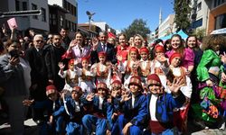 Edirne’de Dünya Romanlar Günü’nde renkli görüntüler