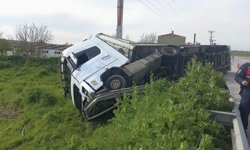 Edirne’de kontrolden çıkan tır devrildi