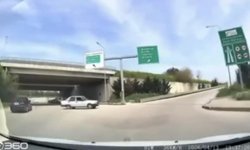 Bursa’da ters yönden giren sürücü kamerada