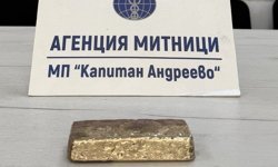 Tırın direksiyonuna gizlenen külçe altın komşuya takıldı