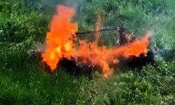 Boş arsada yakılan koltuklar paniğe yol açtı