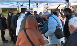 Edirne'de vatandaşlara 22 kilo Kakava kurabiyesi ikram edildi