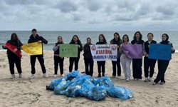 Kırklareli’nde çevreci öğrenciler sahilde temizlik yaptı