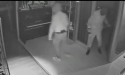 Maskeli beşler girdikleri işletmelerde çelik kasaları böyle patlattı...