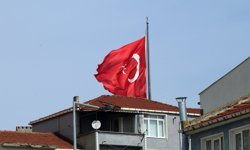 Dev Bayrak Kent Siluetine Damga Vuruyor