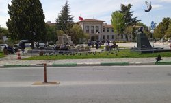 Özgürlük ve Demokrasi Meydanı’nda Güvercinler İlgi Odağı