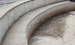 Parkta Burun Direklerini Sızlatan Koku